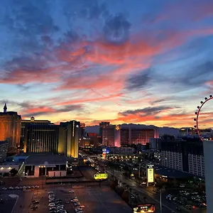 4* Aparthotel At Platinum Strip View
